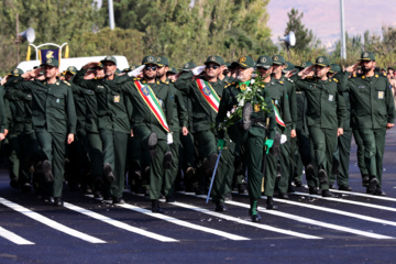 Le défilé des forces armées iraniennes à l’occasion de la Semaine sacrée de la défense