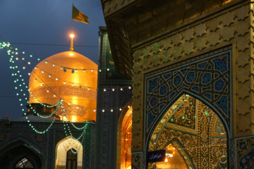 L'ambiance du sanctuaire de l'Imam Reza (P) à la veille de l’anniversaire de la bienheureuse naissance du très vénéré Imam Ali (P)