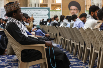 Commémoration du 40ème jour du martyre de Nasrallah au sanctuaire sacré de l'Imam Khomeini de Téhéranه