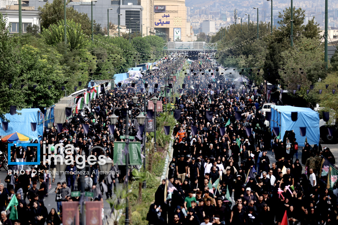 پیاده روی جاماندگان اربعین در تهران