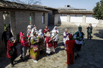 Le rituel du Nowruz Khani annonce l'arrivée du nouvel an persan