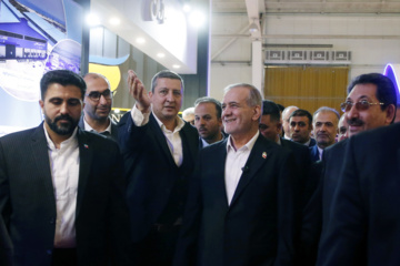 Le président iranien visite l'exposition commerciale internationale avec l'Eurasie