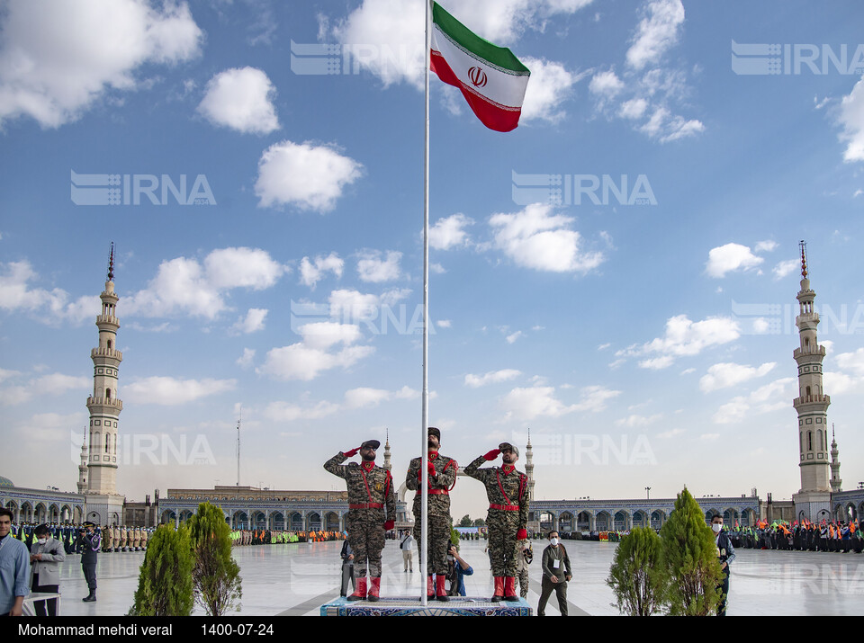 مراسم صبحگاه مشترک نیروهای نظامی و انتظامی در مسجد جمکران