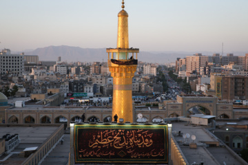 Servants change dome flag at Imam Reza (AS) shrine