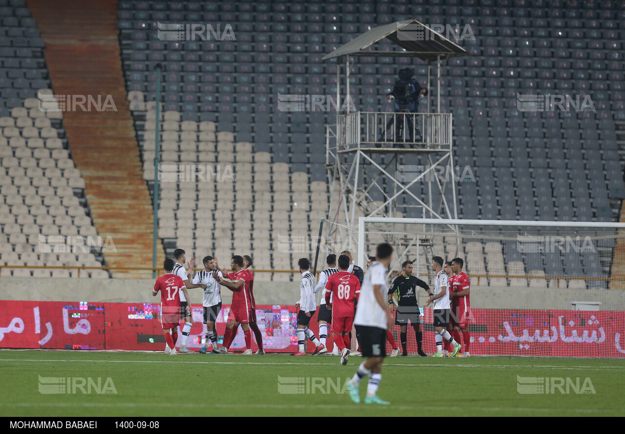 دیدار تیم فوتبال پرسپولیس و نفت مسجدسلیمان