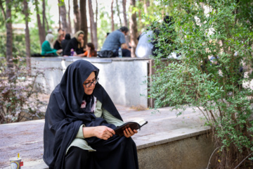 نوبت دوم آزمون سراسری ۱۴۰۳- انتظار خانواده ها در محوطه دانشگاه علم و صنعت