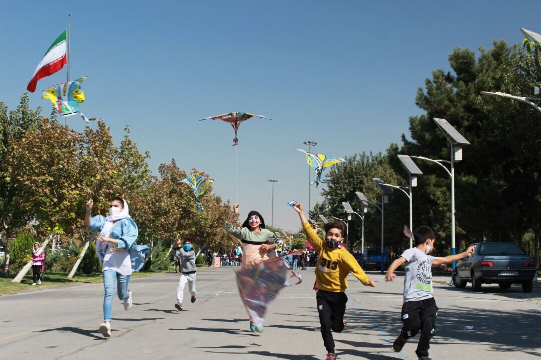 حضور بیش از ۵۰۰  کودک کار تهران در «جشنواره بادبادک‌ها»