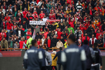 لیگ برتر فوتبال- پرسپولیس و هوادار