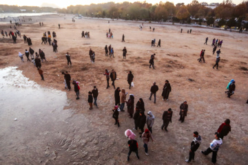 جاری شدن آب در زاینده رود