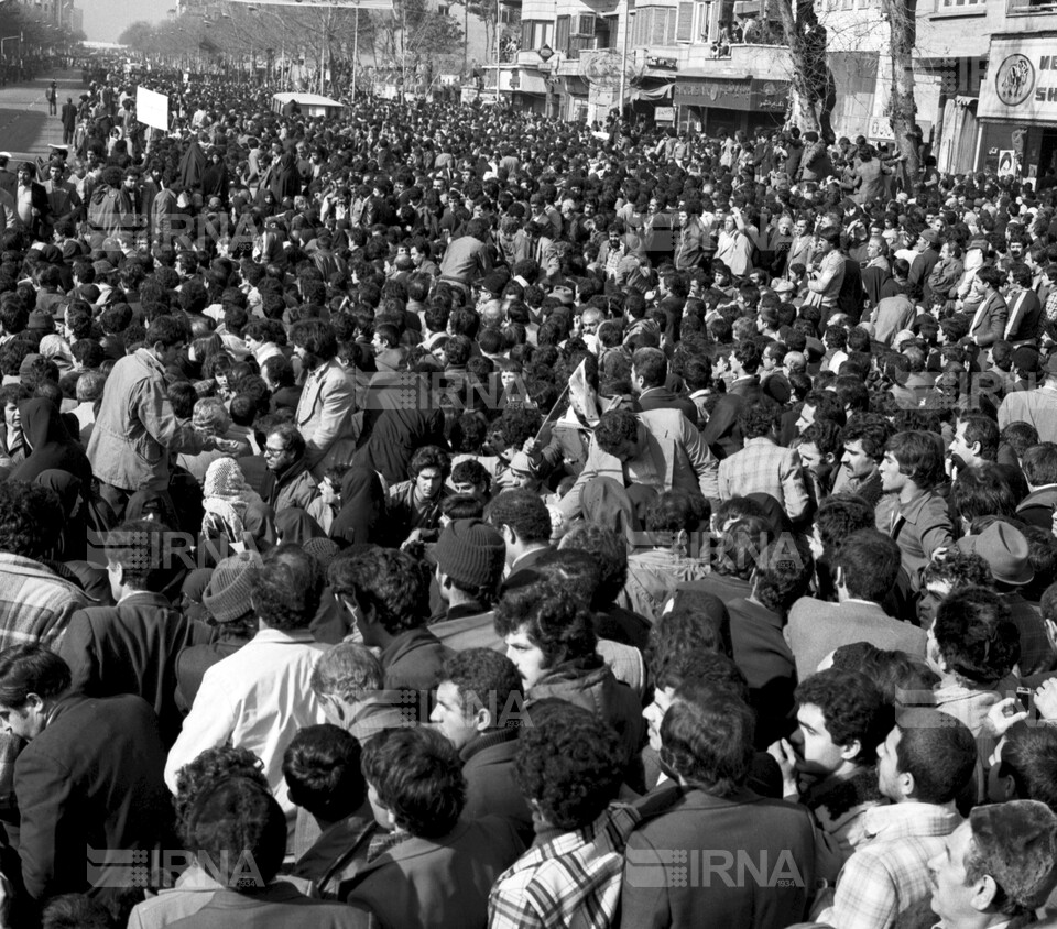 ورود امام خمینی به ایران - استقبال در فرودگاه مهرآباد