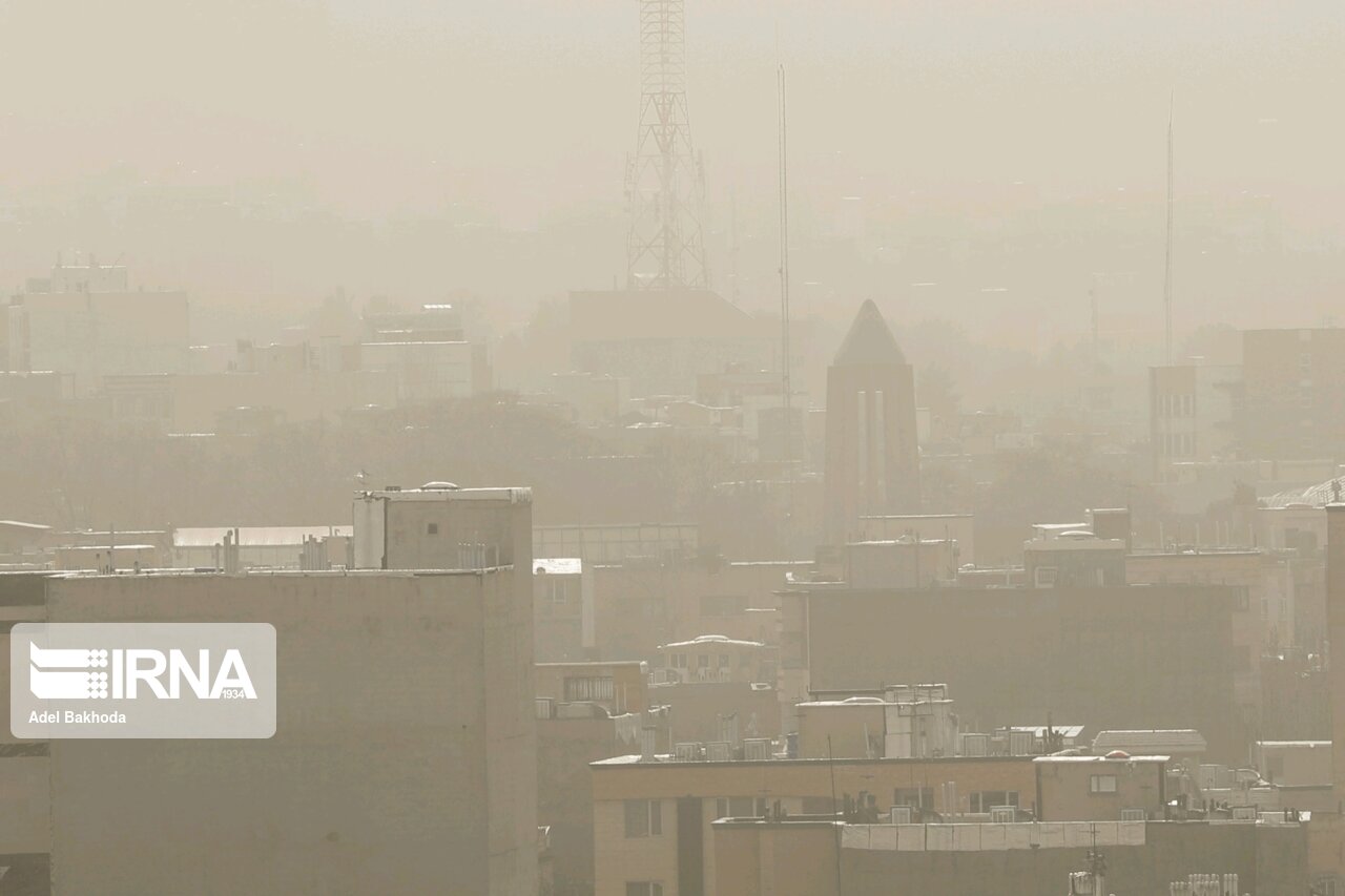 غبار رقیق آسمان استان همدان را فرا می‌گیرد