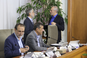 Iran’s new cabinet holds first session