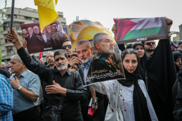 Multitudinario funeral del mártir Haniya en Teherán