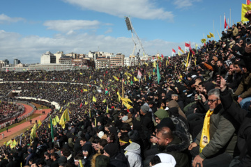 En images : les temps forts des funérailles des martyrs Nasrallah et Safieddine