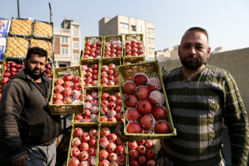 Compras para la noche de Yalda en Teherán