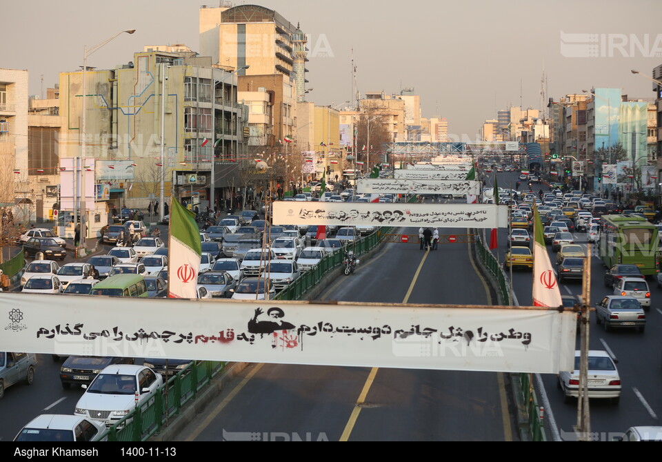 آذین بندی مسیر اصلی راهپیمایی ۲۲ بهمن در تهران