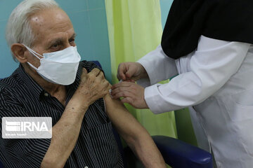 سالمندان بالای ۷۰ سال در اصفهان برای دریافت واکسن کرونا اقدام کنند