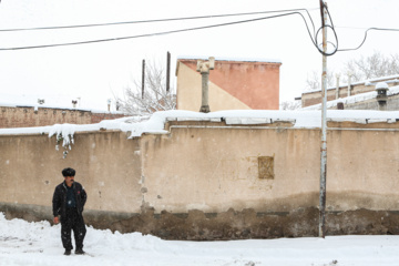 بارش برف زمستانی در روستای اسکندان اسکو