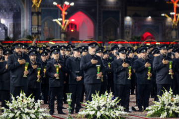 La cérémonie de commémoration du triste anniversaire du martyre de l'Imam Ali Ibn Mussa al-Reza (béni soit-il) a eu lieu mardi soir (3 septembre 2024) à Machhad en présence des serviteurs, des pèlerins et des personnes en deuil du 8ème Imam, l'Imam Reza, (Que le Salut de Dieu soit sur lui et sur sa descendance), à la Cour du Grand Prophète de son saint sanctuaire au nord-est de l’Iran. Photo : Mohsen Bakhshandeh