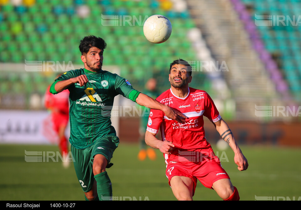 دیدار تیم‌های فوتبال ذوب‌آهن و پرسپولیس