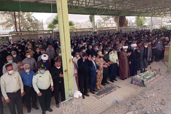 پیکر شهید" اکبر محمدی" یادگار دفاع مقدس در سرپل ذهاب تشییع شد 