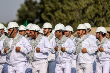 Le défilé des forces armées iraniennes à l’occasion de la Semaine sacrée de la défense