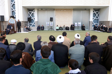 Ayatolá Jameneí lidera rezo de este viernes y rinde tributo al mártir Nasralá