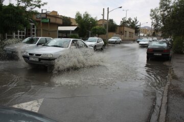 بارندگی وآب گرفتگی در خیابان های سمنان