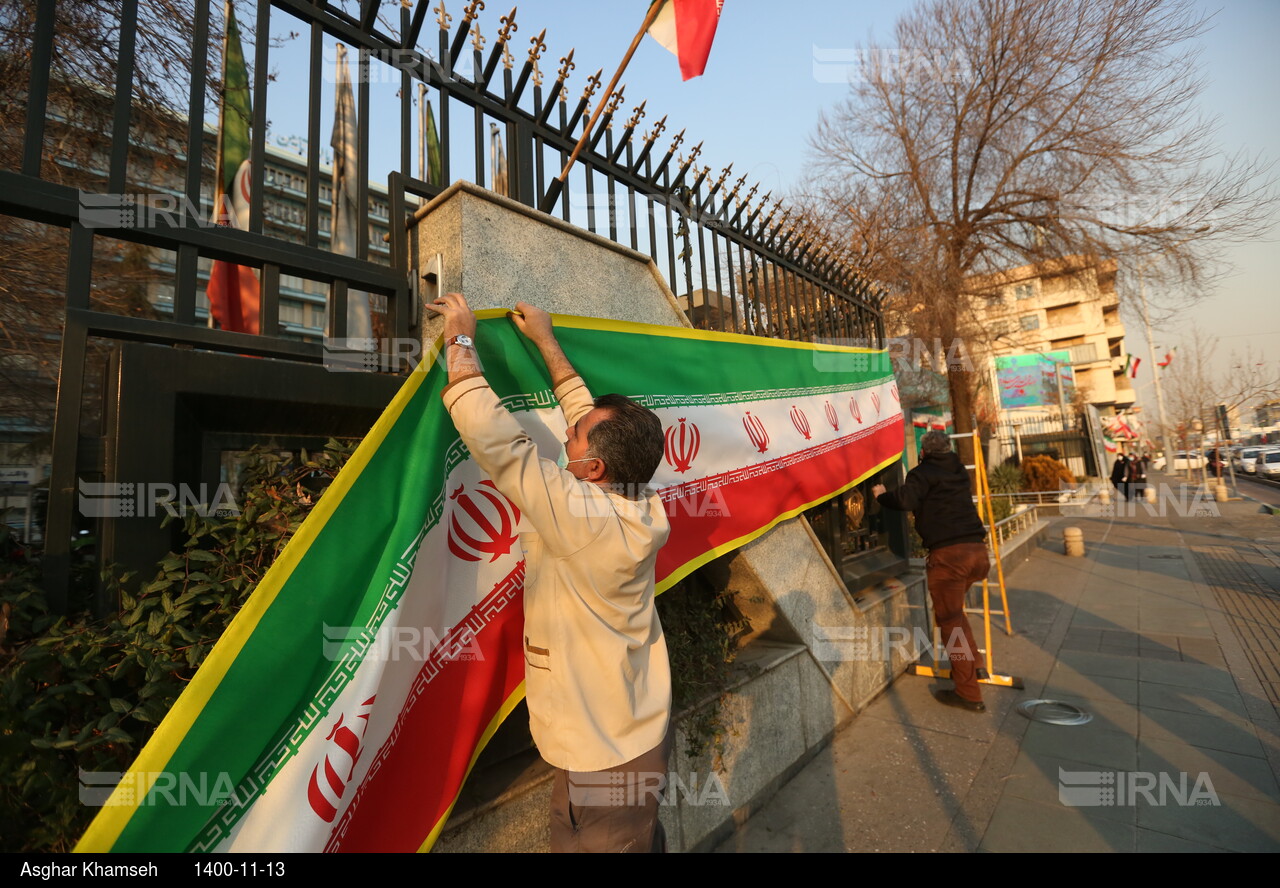 آذین بندی مسیر اصلی راهپیمایی ۲۲ بهمن در تهران