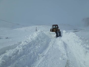 برفروبی محورهای سختگذر روستایی تکاب