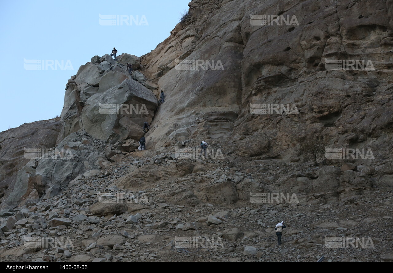 انفجار صخره ۵۰۰۰ تُنی در آزادراه تهران-شمال