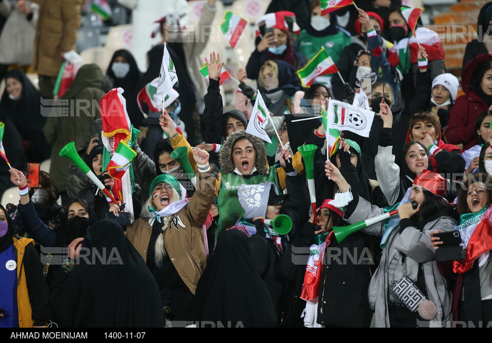 شادی در ورزشگاه آزادی پس از صعود به جام جهانی ۲۰۲۲ قطر