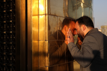 Servants change dome flag at Imam Reza (AS) shrine