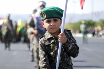 Le défilé des forces armées iraniennes à l’occasion de la Semaine sacrée de la défense