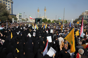 Ceremonia fúnebre en Mashhad por el general Nilforushan