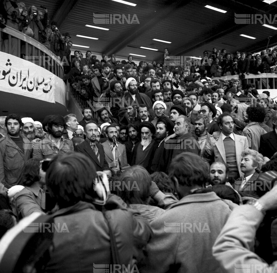 ورود امام خمینی به ایران - استقبال در فرودگاه مهرآباد