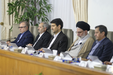 Iran’s new cabinet holds first session