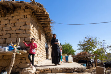 دیدار با زلزله‌زدگان کوهرنگ در سرمای پاییز 