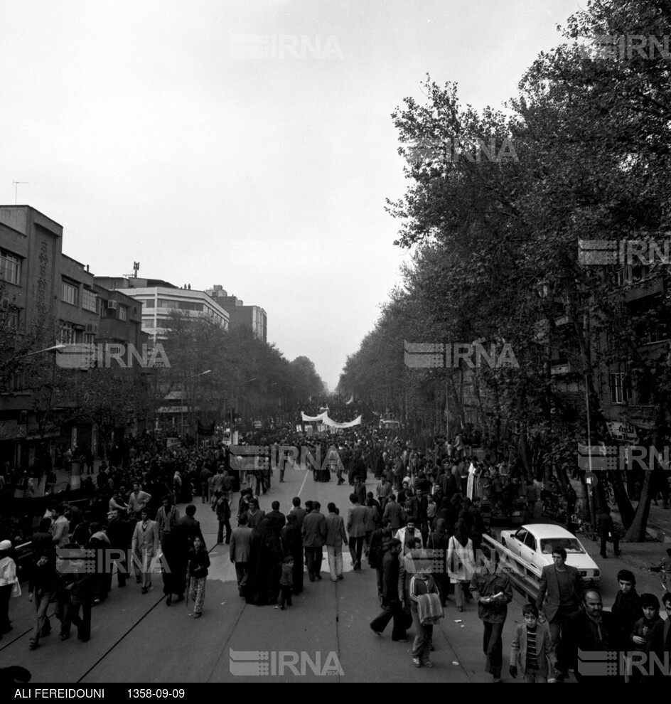 راهپیمایی مردم تهران و نماز جمعه در روز عاشورای حسینی