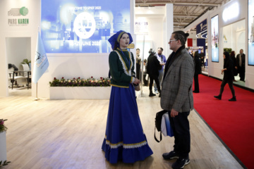 Le président iranien visite l'exposition commerciale internationale avec l'Eurasie