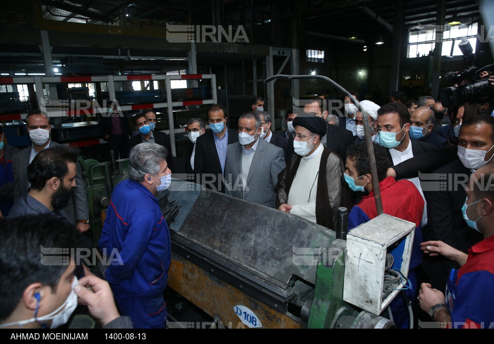 سفر رییس جمهوری به استان سمنان - بازدید از کارخانه تولید لوازم خانگی سنگرکار در مهدیشهر