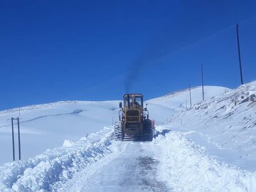 برفروبی محورهای سختگذر روستایی تکاب