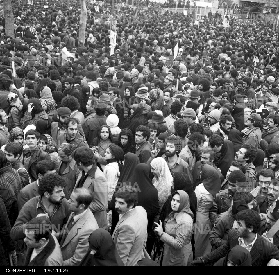 مروری بر روزهای انقلاب - راهپیمایی مردم در روز اربعین 29 دی 1357
