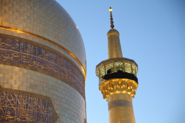 Servants change dome flag at Imam Reza (AS) shrine