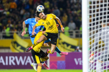 Football match between Sepahan and Al-Hilal