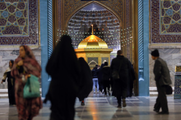 L'ambiance du sanctuaire de l'Imam Reza (P) à la veille de l’anniversaire de la bienheureuse naissance du très vénéré Imam Ali (P)