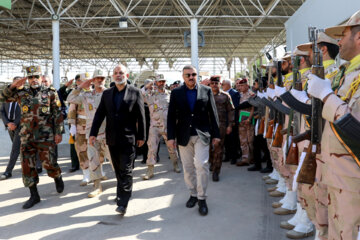 Iran, Iraq interior ministers visit shared border point