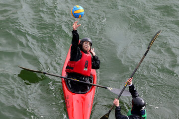 Liga Premier de Barco Dragón y Kayak Polo femenino