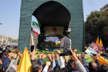 Ceremonia fúnebre en Mashhad por el general Nilforushan