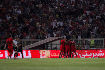 لیگ برتر فوتبال- تراکتور و پرسپولیس